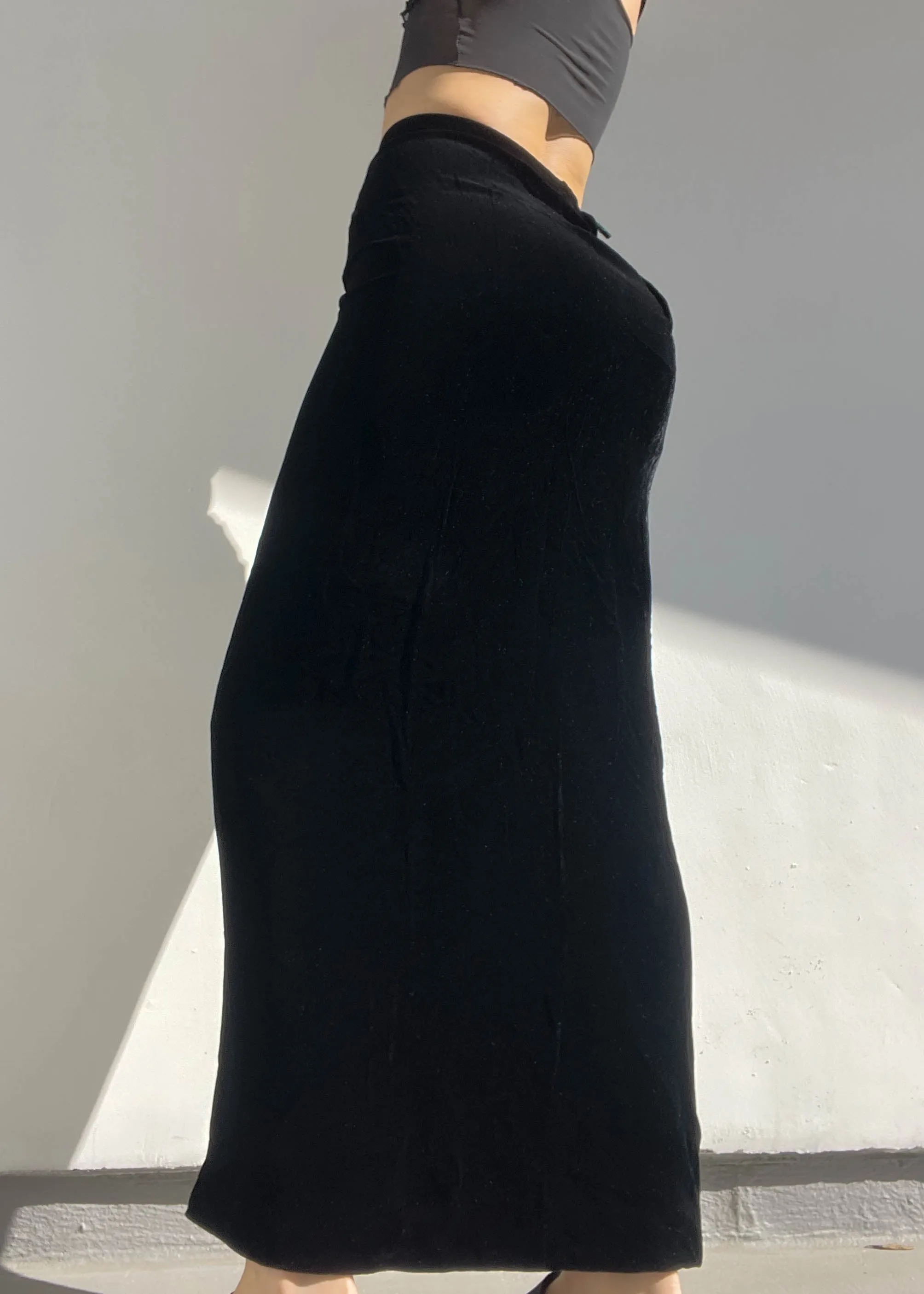 90’s Black Velvet Slit Maxi Skirt (25")