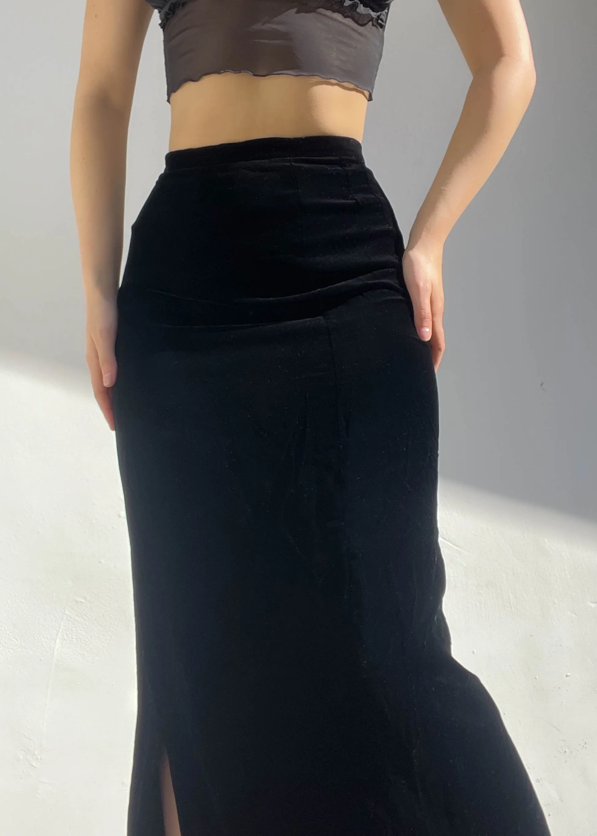 90’s Black Velvet Slit Maxi Skirt (25")