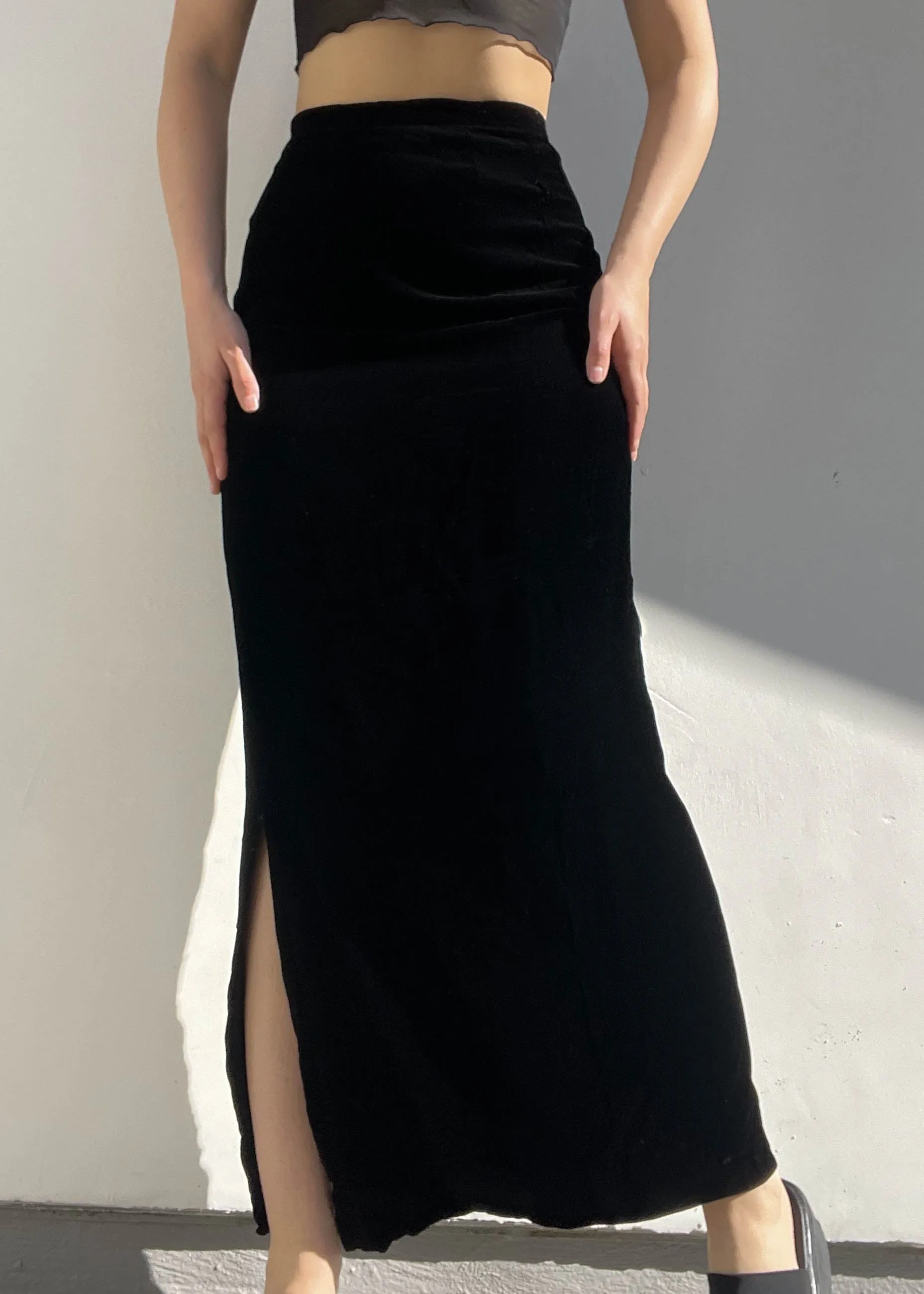 90’s Black Velvet Slit Maxi Skirt (25")