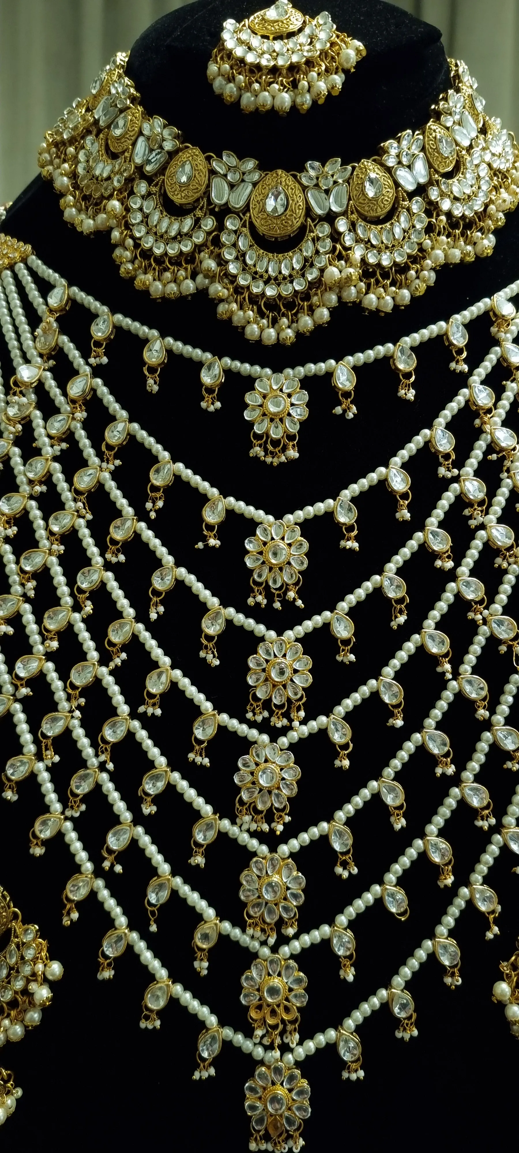 Designer kundan gold plated bridal set.