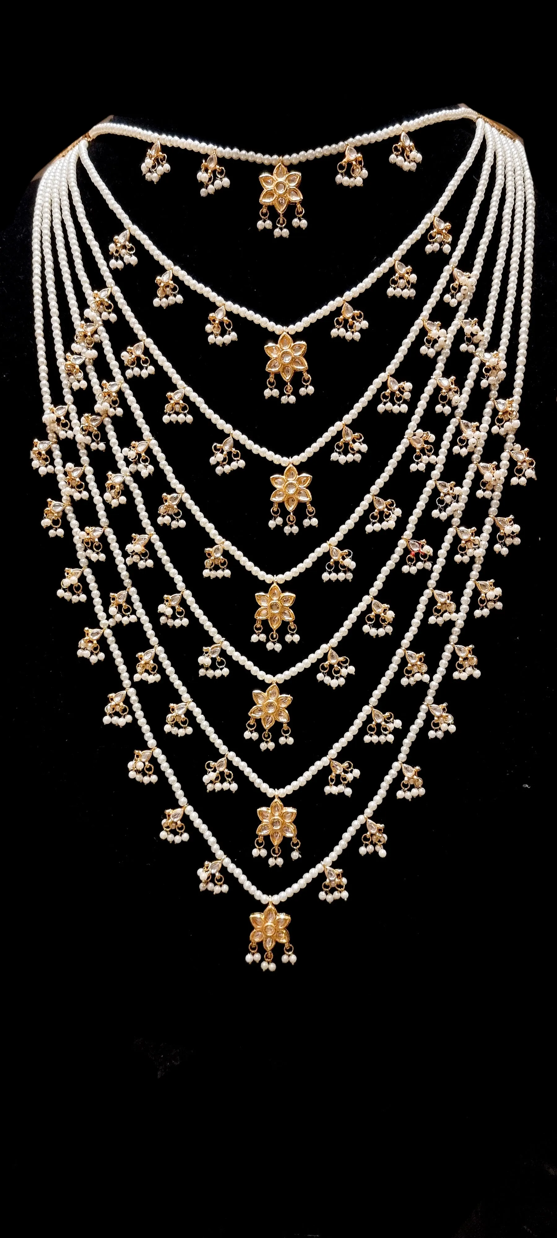 Designer maharaani 7 layered kundan haar with earrings.