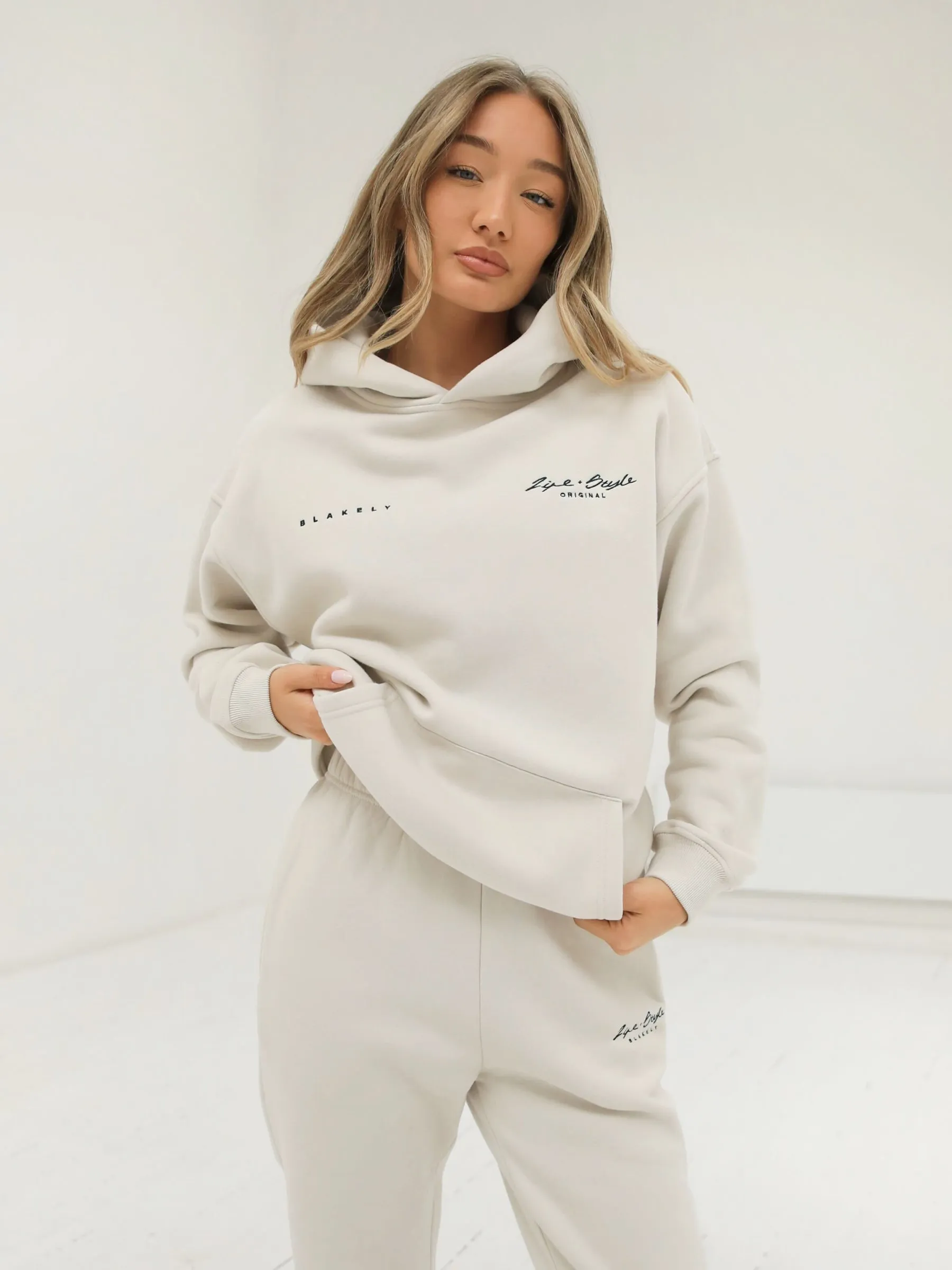 Life & Style II Oversized Hoodie - Chalk