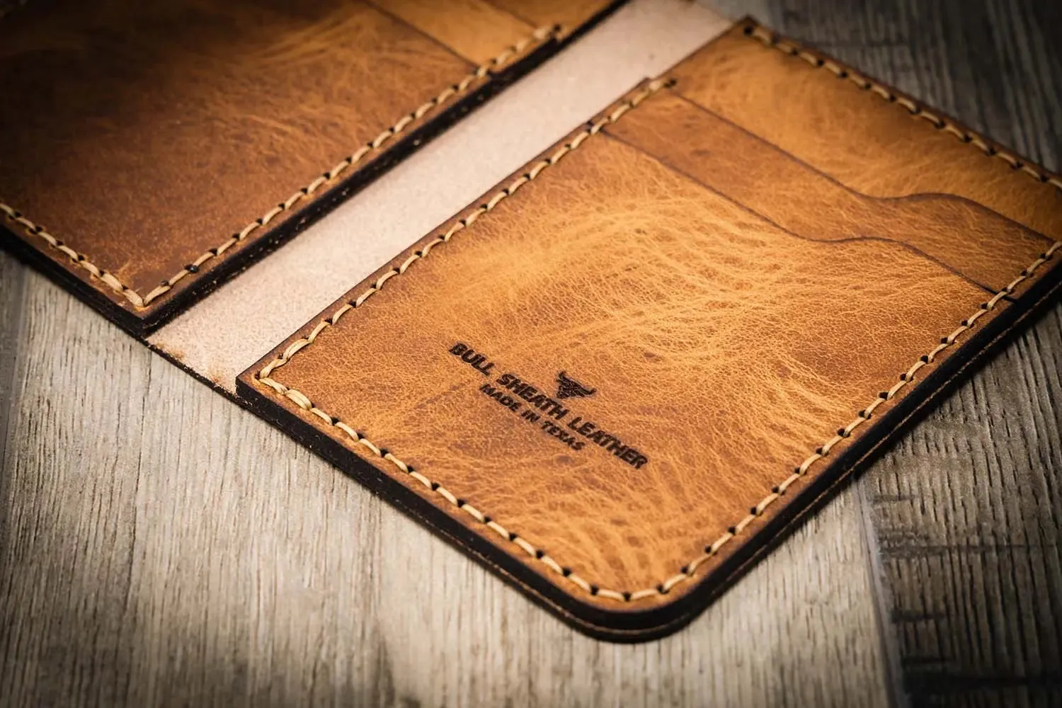 The Tyler Vertical Wallet - Saddle Tan