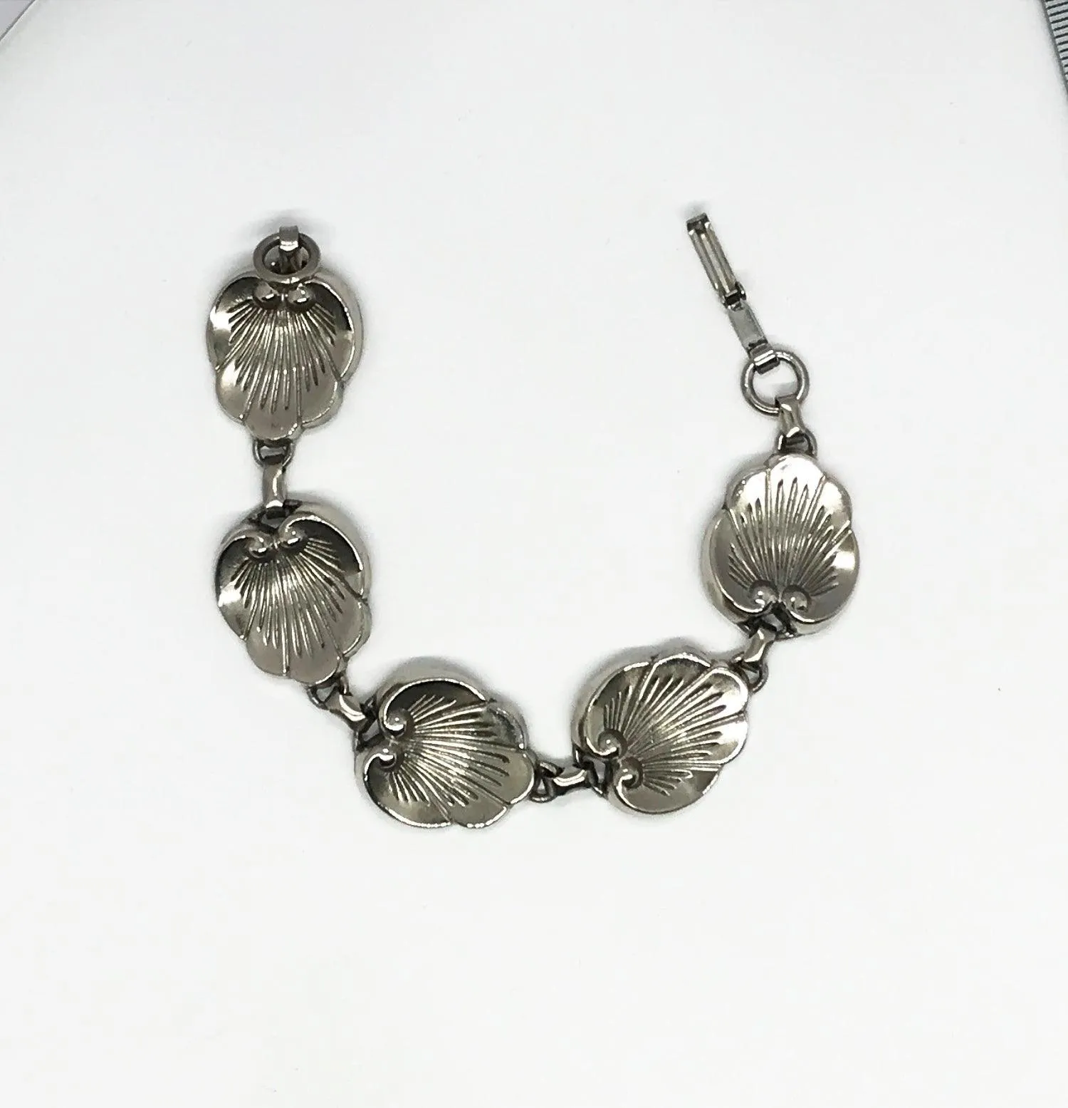 Vintage Silver Tone Textured Shell Shaped Bracelet